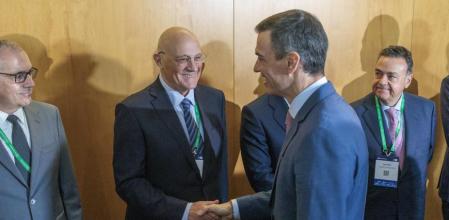 Pedro Sánchez con Josep Oliu en la última reunión del Cercle d’Economia