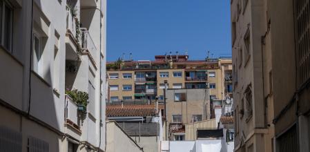 Mercado inmobiliario en Sant Cugat. Edificio de viviendas de clase media de la ciudad