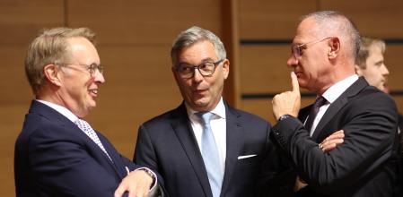 El jefe de Frontex, el comisario europeo de Interior y el ministro austriaco, el viernes en Luxemburgo&nbsp;