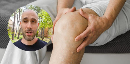 Una persona con dolor de rodilla