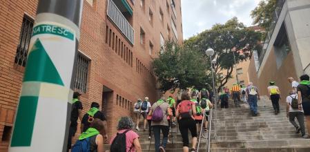 Participantes de la caminata conmemorativa del 25.º aniversario de Barnatresc.