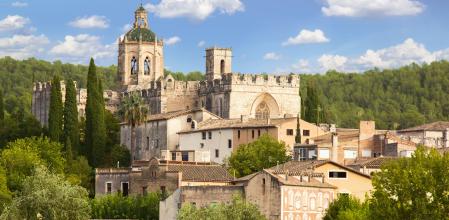 El Monestir de Santes Creus es una de las joyas del arte medieval catalán, que en verano se convierte en una de las sedes del festival Jordi Savall