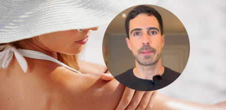 Una joven tomando el sol en la playa&nbsp;