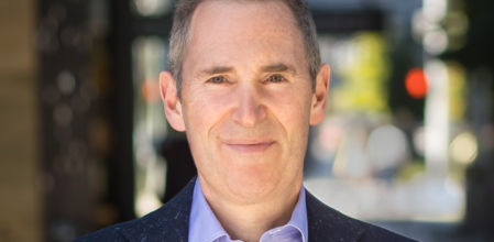 El CEO de Amazon avisa de que la IA generativa supondrá la reducción de la plantilla de la compañía.