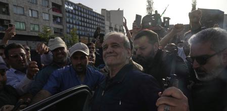 El presidente de Irán, Masoud Pezeshkian, tras asistir a una protesta contra los ataques de EE.UU. )