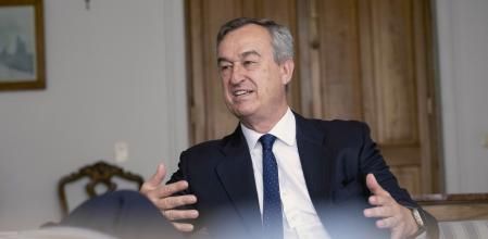 El consejero delegado de Banc Sabadell, César González-Bueno, durante su participación en el curso de verano que APIE celebra en la Universidad Internacional Menéndez Pelayo Palacio de la Magdalena&nbsp;