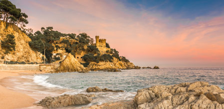 Lloret de mar podría ser tu próximo destino vacacional para disfrutar de la playa este veranol.