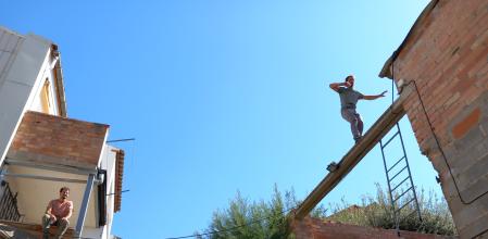 Los belgas Be Flaten una imagen de FiraTàrrega 2023 