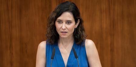 La presidenta de la Comunidad de Madrid, Isabel Díaz Ayuso, interviene durante una sesión plenaria en la Asamblea de Madrid.