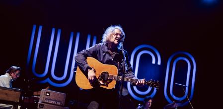 Jeff Tweedy, sobre el escenario del Poble Espanyol en la primera velada del festival Alma