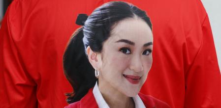 La primera ministra tailandesa Paetongtarn Shinawatra está contra las cuerdas y aunque este viernes (foto) ha tenido una concentración de apoyo, este sábado espera una manifestación gigante en su contra en Bangkok