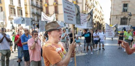 La asociación Rauxa, que lucha contra el alcoholismo y que lidera el comedor social “ La Terrasseta “ convoca una concentración de protesta delante del ayuntamiento por la pérdida de la subvención