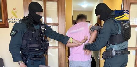 Agentes de la Guardia Civil detienen a un acusado de estafa con criptomonedas