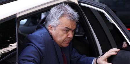 Santos Cerdán a su llegada al Tribunal Supremo. Llegó en taxi, salió en coche policial camino de Soto del Real&nbsp;