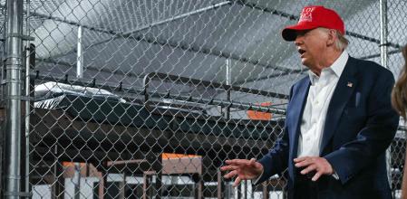 Donald Trump visita el centro de detención de migrantes Alligator Alcatraz, situado en el aeropuerto de entrenamiento y transición Dade-Collier, en Ochopee, Florida.