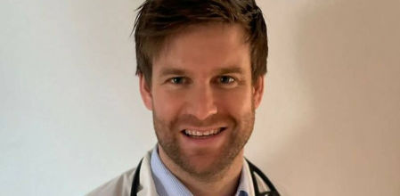 Alexandre Olmos es médico en Epigenética e Internista.