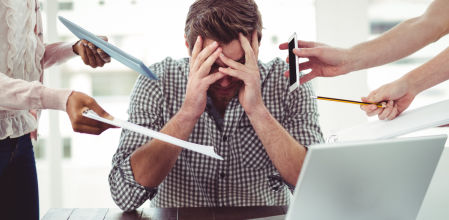 Víctor Pérez, psiquiatra: “Formamos a adolescentes con la obligación de triunfar, aunque por primera vez en muchos años vivirán peor que sus padres”