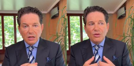 El doctor Carbonell en dos momentos del vídeo