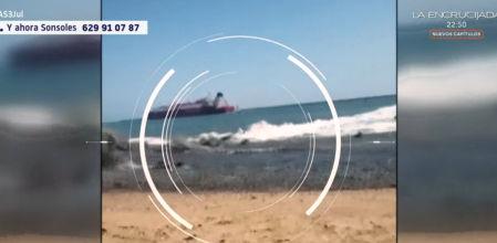 Varias personas resultaron heridas tras ser arrastradas por una ola provocada por el paso de un carguero frente a la costa de Huelva