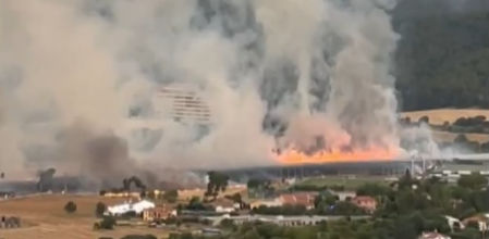 Incendio junto al Club Egara de Terrassa.