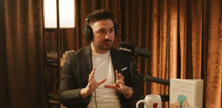 Jesús Martín-Fernández, destacado neurocirujano y neurocientífico, pionero en la técnica de neurocirugía con el paciente despierto.