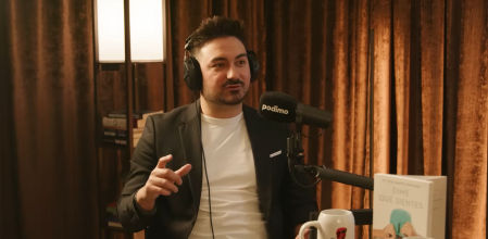 Jesús Martín-Fernández, destacado neurocirujano y neurocientífico, pionero en la técnica de neurocirugía con el paciente despierto.