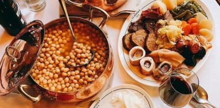 Presentación del cocido madrileño que se prepara en el restaurante La Antigua 1913 en Madrid&nbsp;