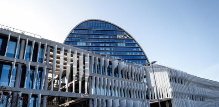 La Ciudad BBVA, sede corporativa del Grupo Banco Bilbao Vizcaya Argentaria en España, donde se levanta, La Vela una torre circular de 19 plantas, en Madrid (España), a 17 de noviembre de 2020.
