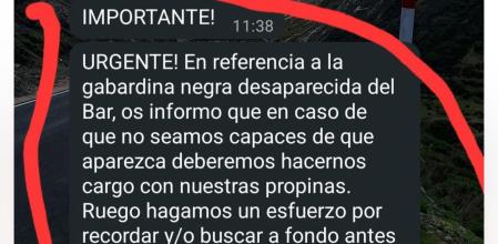 El mensaje del jefe a los camareros, en el que amenaza con pagar una gabardina perdida con las propinas de los empleados si no la encuentran