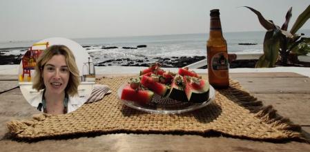 Cristina Lora, tecnóloga alimentaria, recomienda que la fruta esté entera y sin cortar, o conservada dentro de una nevera.