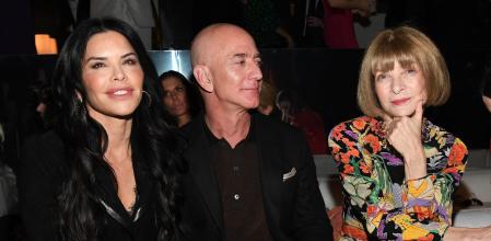Lauren Sánchez, Jeff Bezos, y Anna Wintour