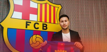 Roony Bardghji, extremo de 19 años que firma con el Barça hasta el 2029