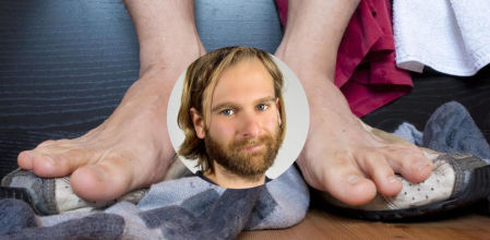 Imagen de unos pies en verano