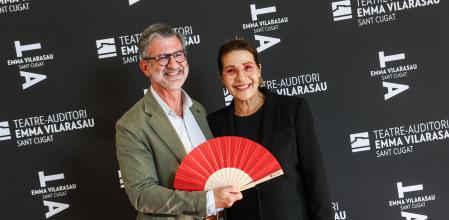El alcalde, Josep Maria Vallès, y Emma Vilarasau, en la presentación