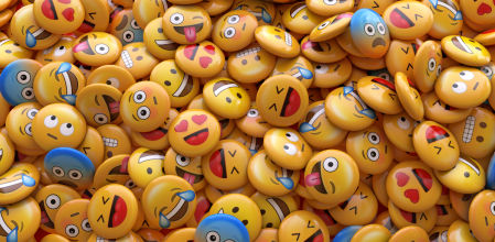 Usar emogis en las conversaciones no sólo hace más amigable las conversaciones.