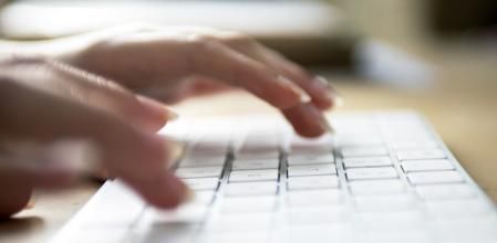 Internet, internauta, teclado, conexión a internet, oficina, trabajar, teletrabajo, ordenador, red.