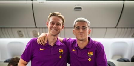 Frenkie de Jong y Gavi volando hacia Japón