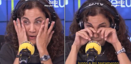 José Luis Sastre lee el epitafio de la “muerte” de Toni Acosta.