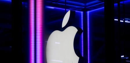 FILED - 10 July 2025, US, New York: The Apple logo, is seen at the Apple Store on 5th Avenue in Manhattan. Photo: Sven Hoppe/dpa