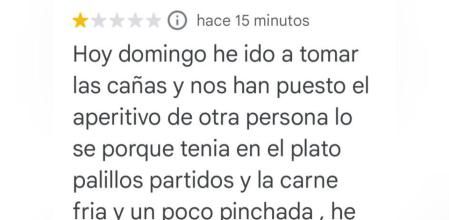 La reseña de un cliente que asegura que le han servido los restos de una tapa que otro cliente no se había comido