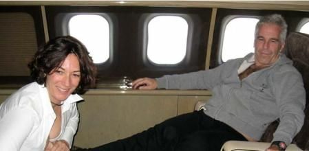 Una foto de los buenos tiempos, cuando Ghislaine Maxwell y Jeffrey Epstein disfrutaban de una vida de lujo y de lujuria&nbsp;