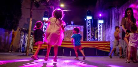 Grandes y pequeños disfrutaron de una butifarrada popular y música disco