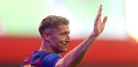 BARCELONA, SPAIN - AUGUST 10: Robert Lewandowski of FC Barcelona is presented to the fans prior to the Joan Gamper Trophy match between FC Barcelona and Como1907 at Estadi Johan Cruyff on August 10, 2025 in Barcelona, Spain. (Photo by Judit Cartiel/Getty Images)