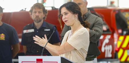 La presidenta de la Comunidad de Madrid, Isabel Díaz Ayuso, visita el Parque Central de Bomberos y hace balance de las intervenciones realizadas en el marco de la campaña INFOMA 2025