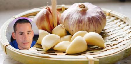 Vinicio Amesty, nutricionista, recomienda el consumo de ajo crudo por sus propiedades antibacterianas.