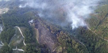 Vista aérea del incendio de Vilaboa (Pontevedra) declarado el pasado 21 de agosto&nbsp;