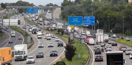 Retenciones de tráfico en la AP7 y B-30 a la altura de Sant Cugat&nbsp;