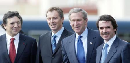 José Manuel Durão Barroso, Tony Blair, George W. Bush y José María Aznar, el 16 de marzo del 2003 en la base aérea de Lajes, en Terceira (islas Azores)