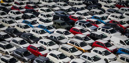 13 - 04 - 2023 / Barcelona / coches nuevos - vehiculos nuevos a punto de embarcar / Foto: Llibert Teixidó