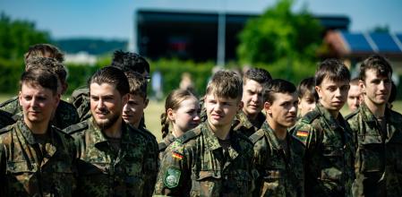 Soldados de infantería alemanes en la jornada anual de puertas abiertas de la Bundeswehr en un cuartel de Neubrandenburg, el 28 de junio